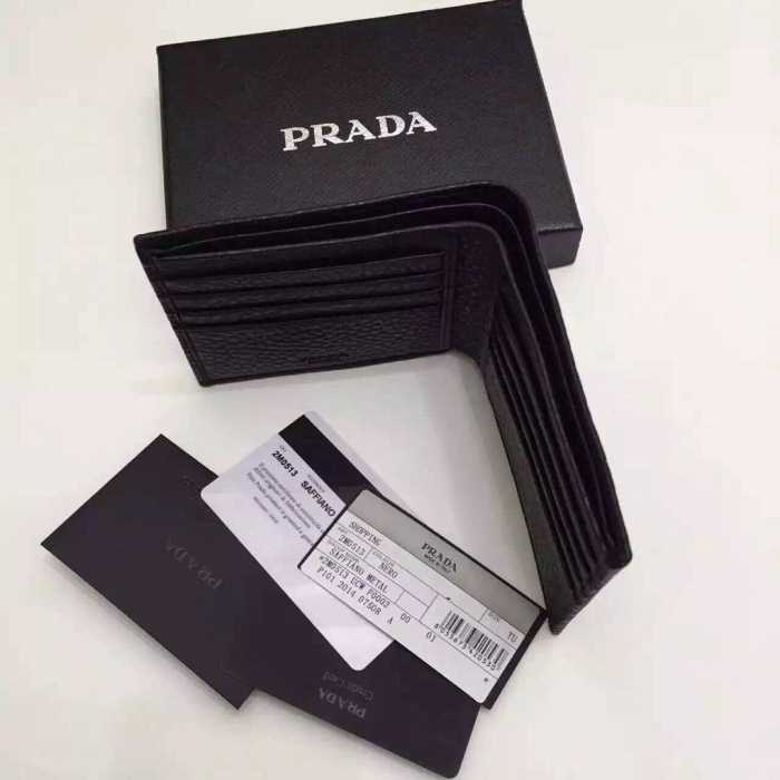 収納力抜群のアイテム 秋冬 prada プラダ 上質な 短財布