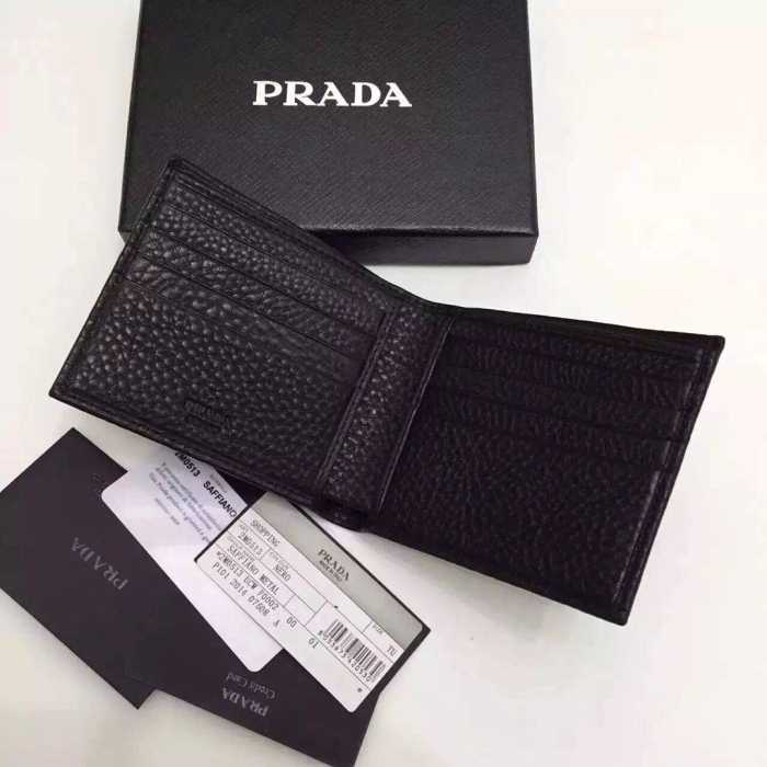 収納力抜群のアイテム 秋冬 prada プラダ 上質な 短財布