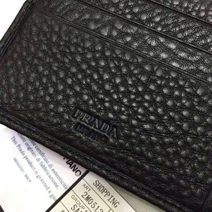 収納力抜群のアイテム 秋冬 prada プラダ 上質な 短財布