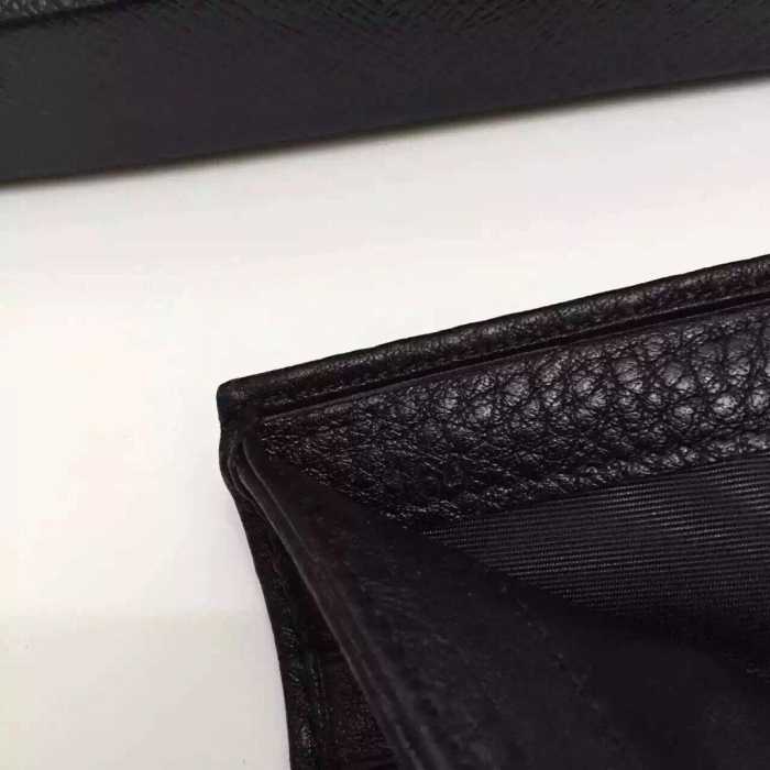 収納力抜群のアイテム 秋冬 prada プラダ 上質な 短財布