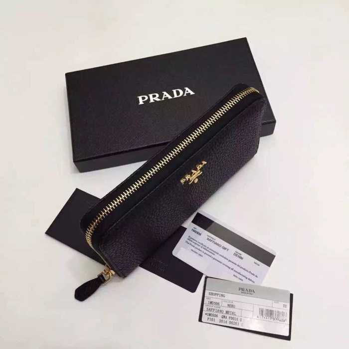 機能性も抜群 秋冬 prada プラダ 収納できる  ビジネスケース