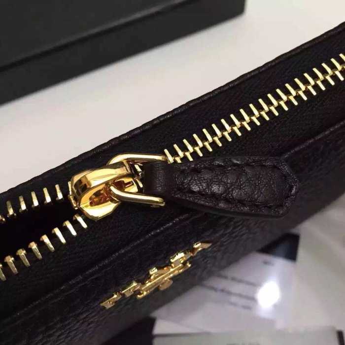 機能性も抜群 秋冬 prada プラダ 収納できる  ビジネスケース