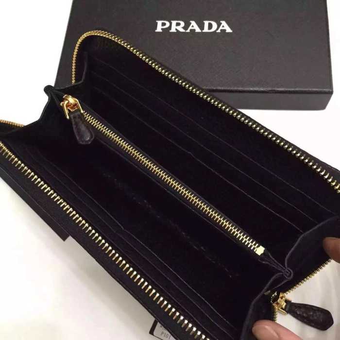 機能性も抜群 秋冬 prada プラダ 収納できる  ビジネスケース