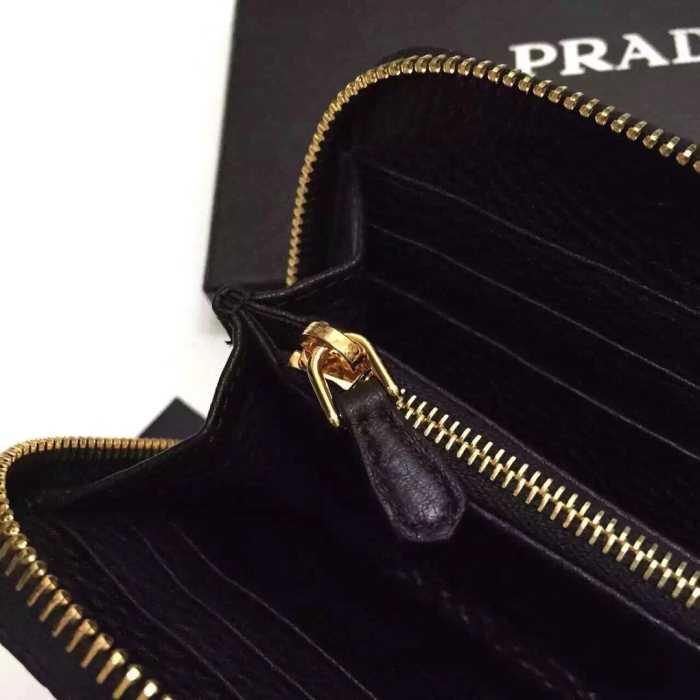 機能性も抜群 秋冬 prada プラダ 収納できる  ビジネスケース