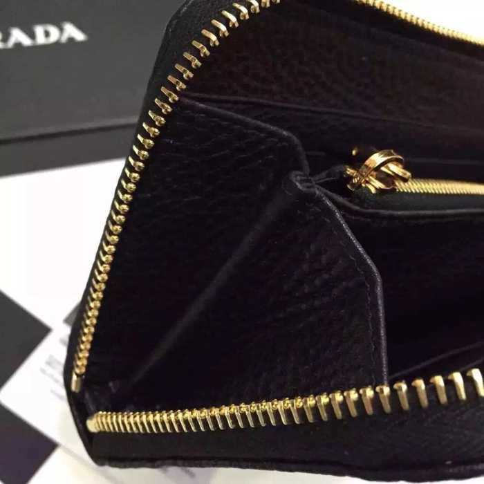 機能性も抜群 秋冬 prada プラダ 収納できる  ビジネスケース