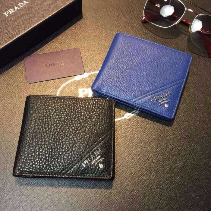 独特な高級感　秋冬 prada プラダ　使い勝手も最高　 短財布 2色可選