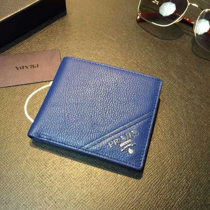 独特な高級感　秋冬 prada プラダ　使い勝手も最高　 短財布 2色可選