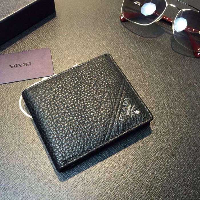 独特な高級感　秋冬 prada プラダ　使い勝手も最高　 短財布 2色可選