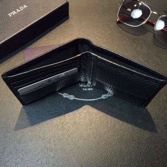 独特な高級感　秋冬 prada プラダ　使い勝手も最高　 短財布 2色可選