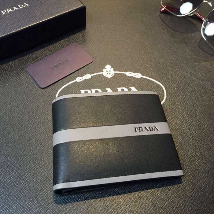 プレゼントに　秋冬 prada プラダ 印象的な短財布 2色可選