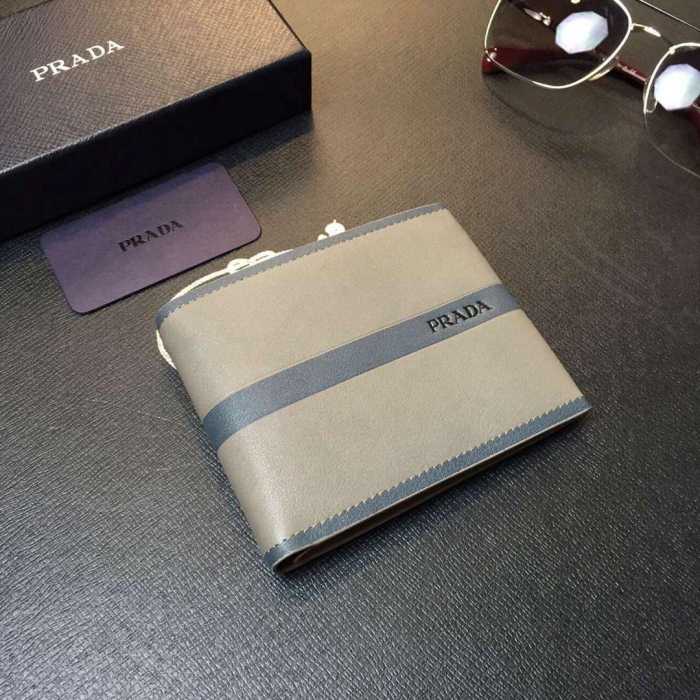 プレゼントに　秋冬 prada プラダ 印象的な短財布 2色可選