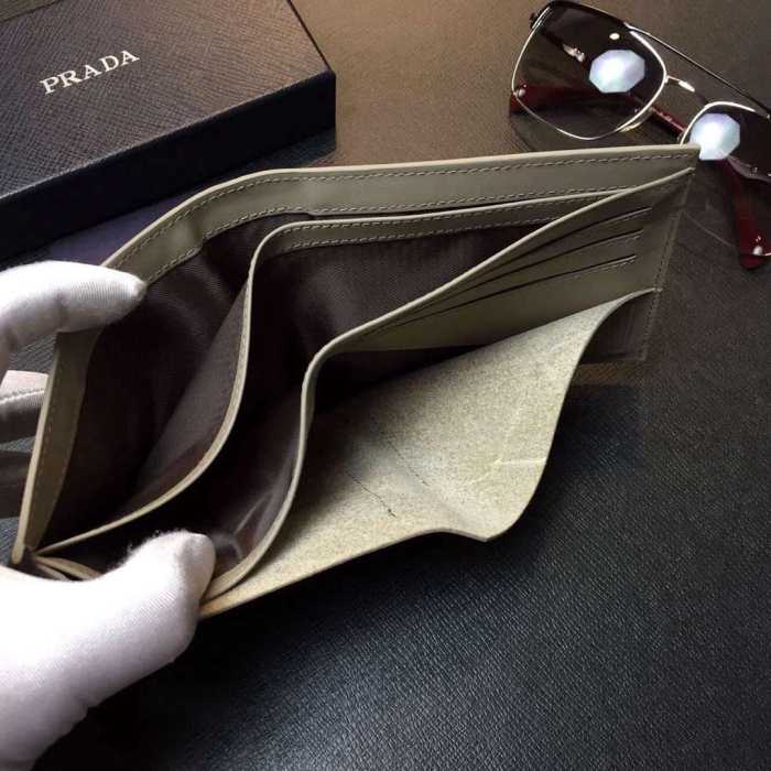プレゼントに　秋冬 prada プラダ 印象的な短財布 2色可選