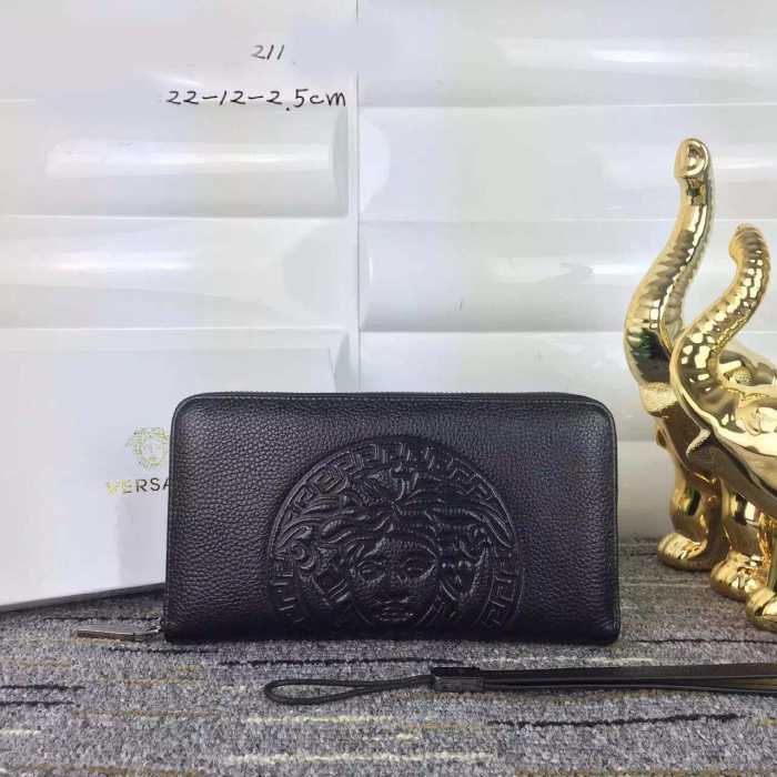 印象的なアイテム　秋冬 versace ヴェルサーチ 便利性のあるビジネスケース