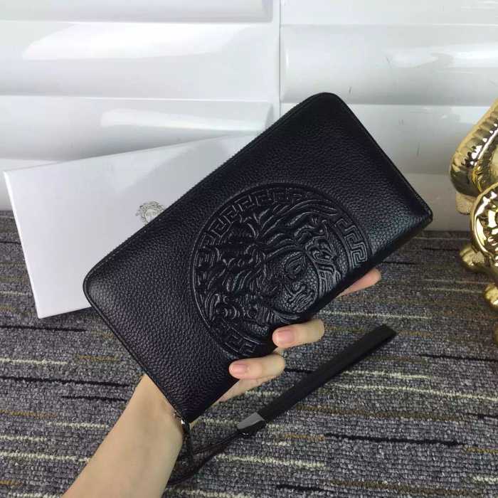 印象的なアイテム　秋冬 versace ヴェルサーチ 便利性のあるビジネスケース