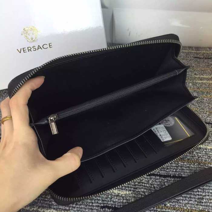 印象的なアイテム　秋冬 versace ヴェルサーチ 便利性のあるビジネスケース