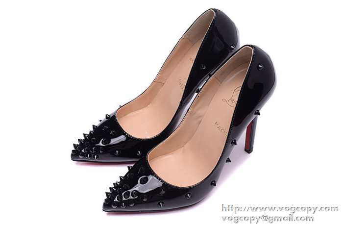 上品な雰囲気が漂う　 2015 Christian Louboutinクリスチャンルブタン 洗練されたパンプス