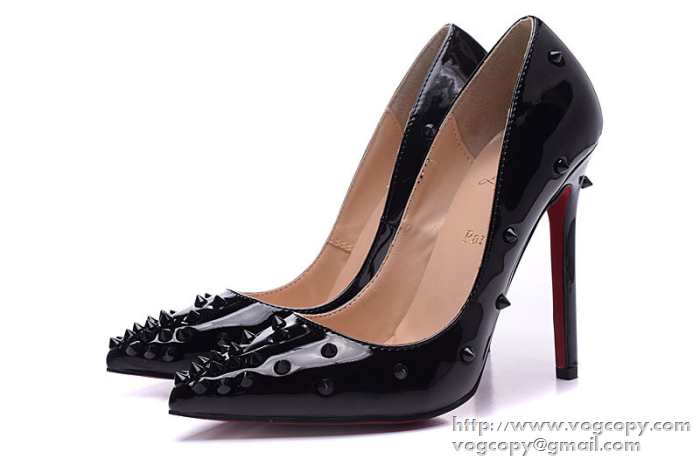 上品な雰囲気が漂う　 2015 Christian Louboutinクリスチャンルブタン 洗練されたパンプス