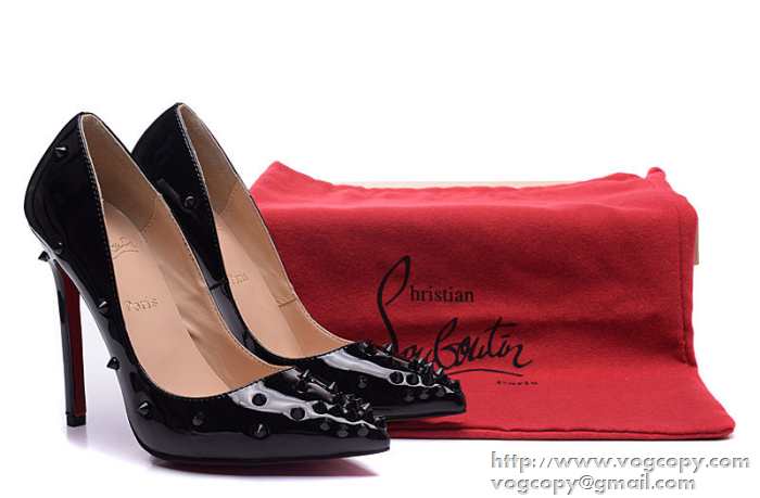上品な雰囲気が漂う　 2015 Christian Louboutinクリスチャンルブタン 洗練されたパンプス