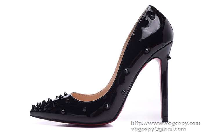 上品な雰囲気が漂う　 2015 Christian Louboutinクリスチャンルブタン 洗練されたパンプス