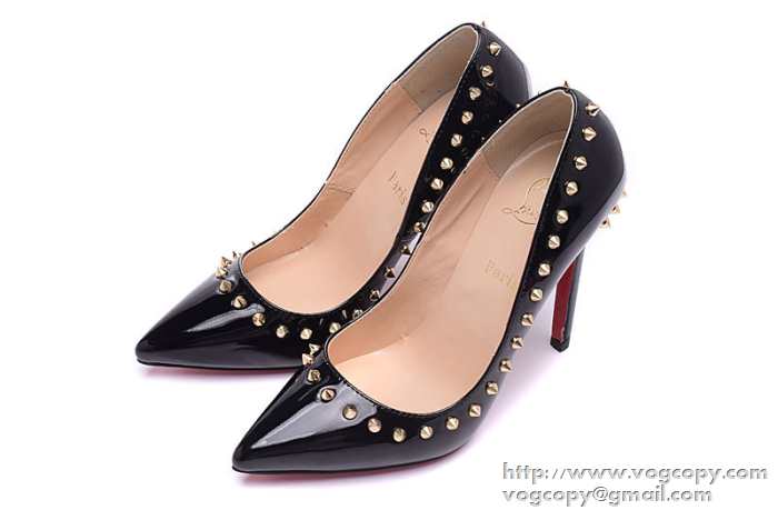 華やかさが魅力　 2015 Christian Louboutinクリスチャンルブタン個性的 パンプス