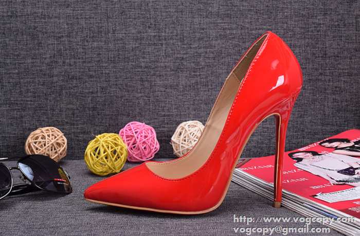 美品 2015 Christian Louboutinクリスチャンルブタン 足長に魅せてくれる　パンプス
