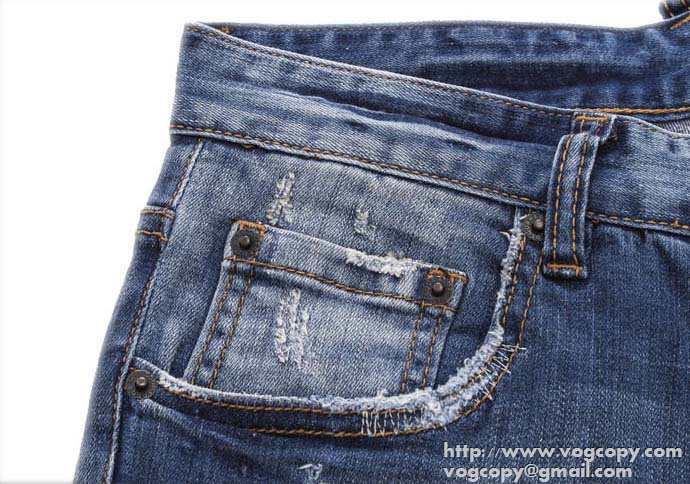 活躍　2015 DSQUARED2 ディースクエアード 大胆なジーンズ