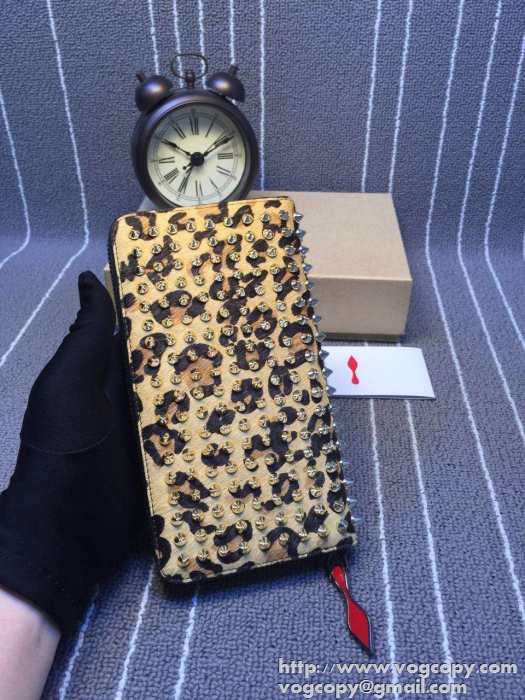 実用的なアイテム　 2015 Christian Louboutinクリスチャンルブタン 個性的なデザインで財布