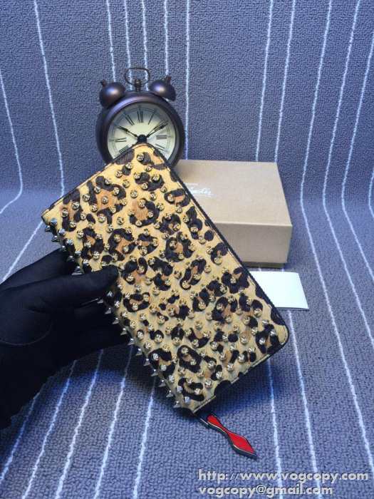 実用的なアイテム　 2015 Christian Louboutinクリスチャンルブタン 個性的なデザインで財布