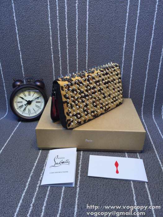 実用的なアイテム　 2015 Christian Louboutinクリスチャンルブタン 個性的なデザインで財布