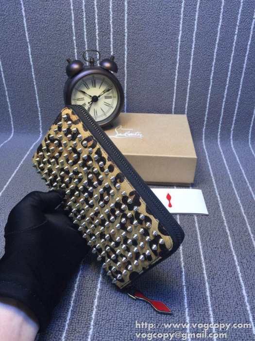 実用的なアイテム　 2015 Christian Louboutinクリスチャンルブタン 個性的なデザインで財布