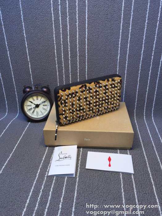 実用的なアイテム　 2015 Christian Louboutinクリスチャンルブタン 個性的なデザインで財布
