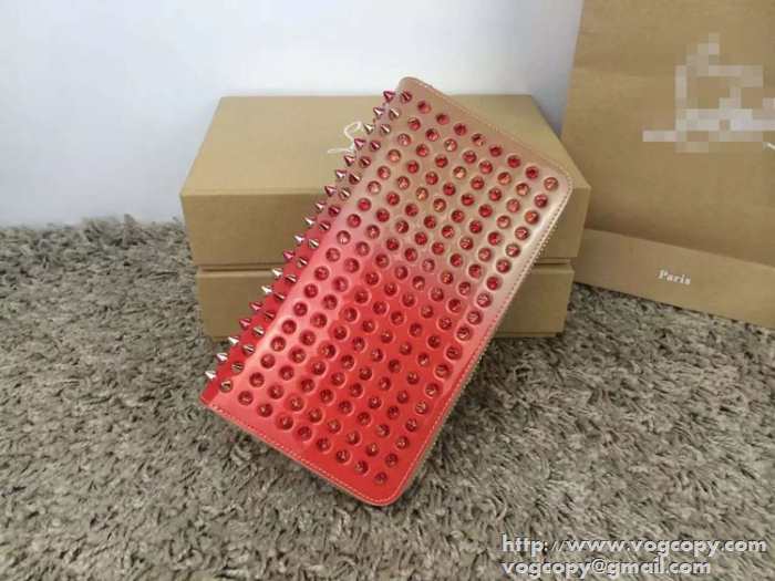 完売品！2015 Christian Louboutinクリスチャンルブタン 収納力も抜群　財布