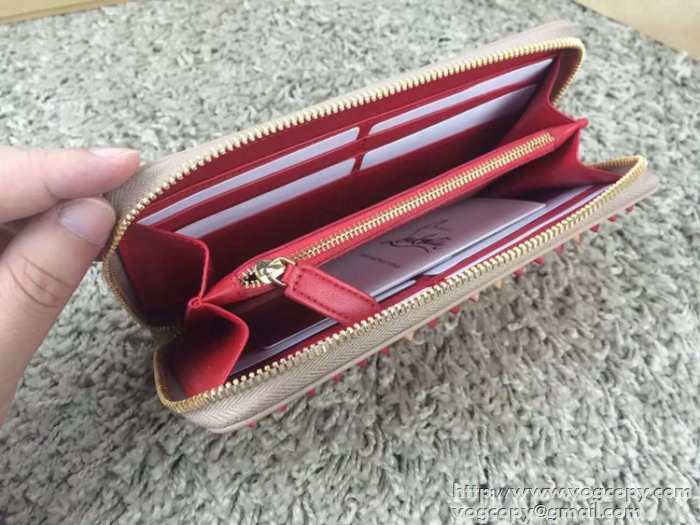 完売品！2015 Christian Louboutinクリスチャンルブタン 収納力も抜群　財布