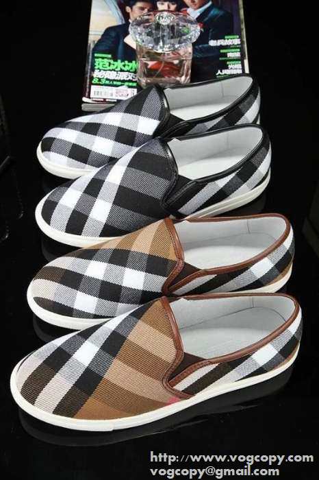カジュアルが爆発！2015 BURBERRY バーバリー スリップオン 　抗菌、防臭加工