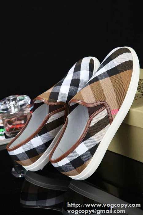 カジュアルが爆発！2015 BURBERRY バーバリー スリップオン 　抗菌、防臭加工