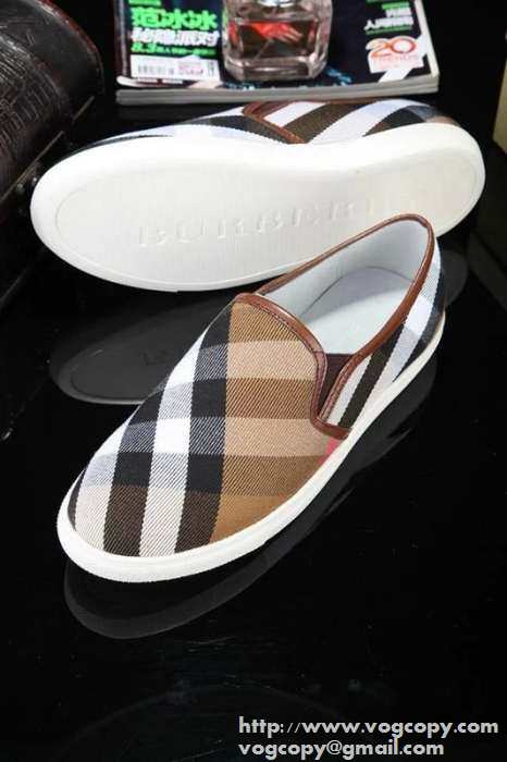 カジュアルが爆発！2015 BURBERRY バーバリー スリップオン 　抗菌、防臭加工