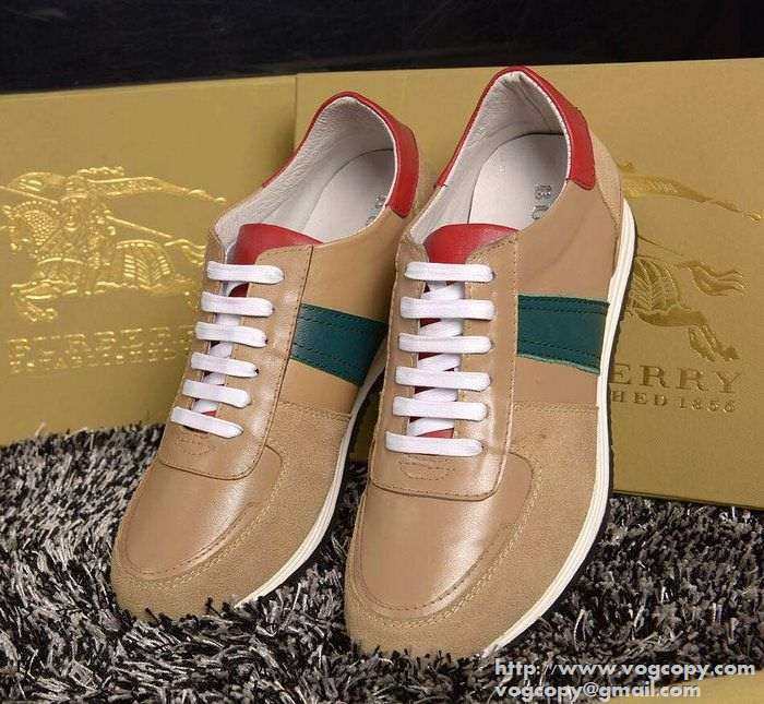 屈曲性が注目 2015 BURBERRY バーバリー スニーカー 定番なデザイン