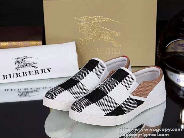快適な直感　 2015 BURBERRY バーバリー カジュアルシューズ 　クッション性に優れた