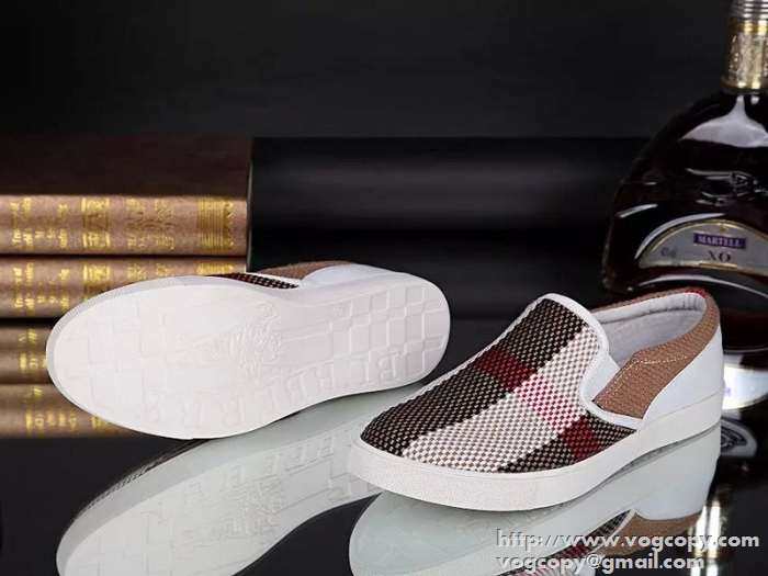 快適な直感　 2015 BURBERRY バーバリー カジュアルシューズ 　クッション性に優れた