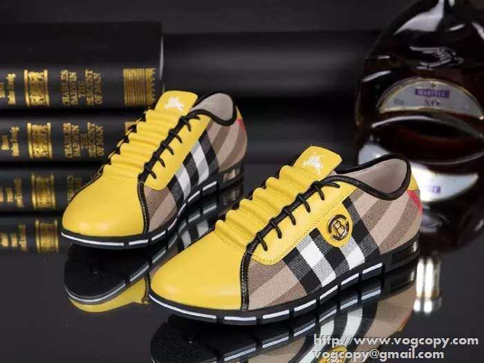 めちゃくちゃな値段　2015  BURBERRY バーバリー スニーカー 　防臭加工
