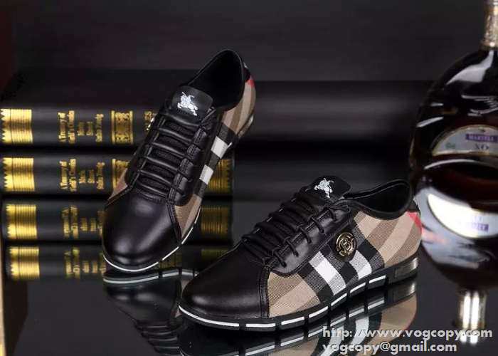 めちゃくちゃな値段　2015  BURBERRY バーバリー スニーカー 　防臭加工