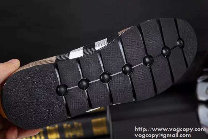 めちゃくちゃな値段　2015  BURBERRY バーバリー スニーカー 　防臭加工