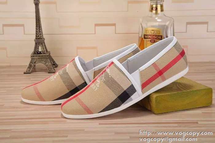 完売品　 2015 BURBERRY バーバリー カジュアルシューズ　欧米風が濃い
