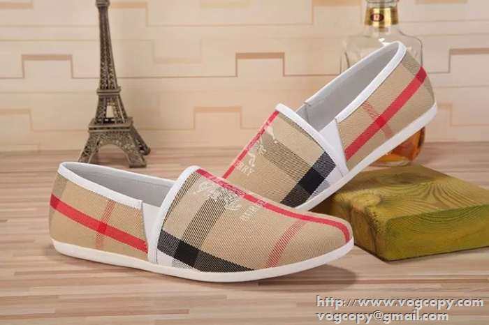完売品　 2015 BURBERRY バーバリー カジュアルシューズ　欧米風が濃い
