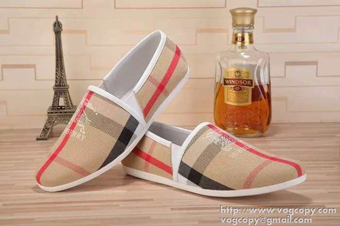 完売品　 2015 BURBERRY バーバリー カジュアルシューズ　欧米風が濃い