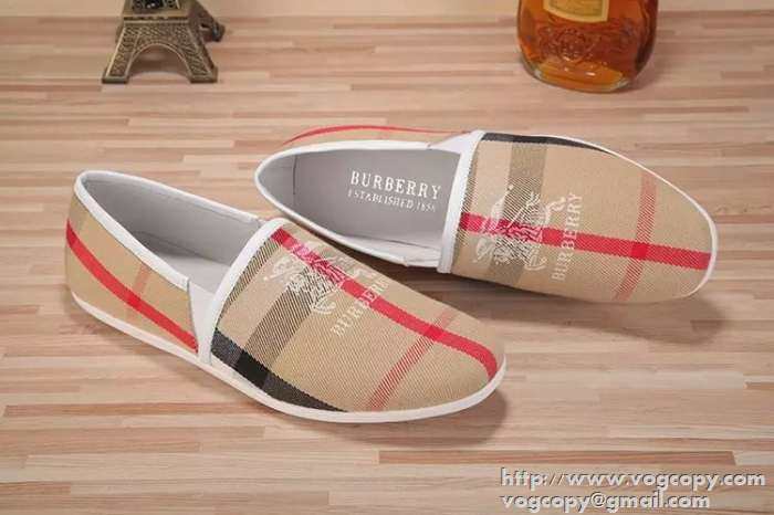完売品　 2015 BURBERRY バーバリー カジュアルシューズ　欧米風が濃い