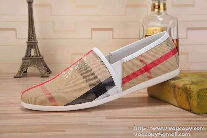 完売品　 2015 BURBERRY バーバリー カジュアルシューズ　欧米風が濃い