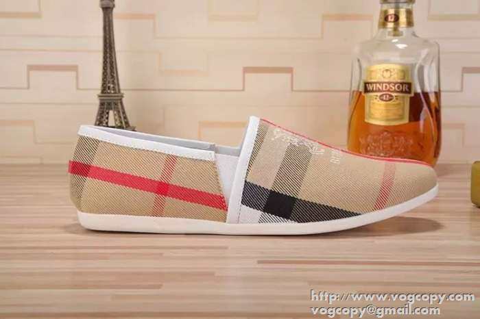 完売品　 2015 BURBERRY バーバリー カジュアルシューズ　欧米風が濃い