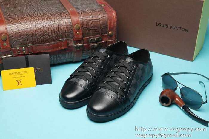 完売品　2015  LOUIS VUITTON ルイ ヴィトン 耐久性がある　フラットシューズ スニーカー 2色可選