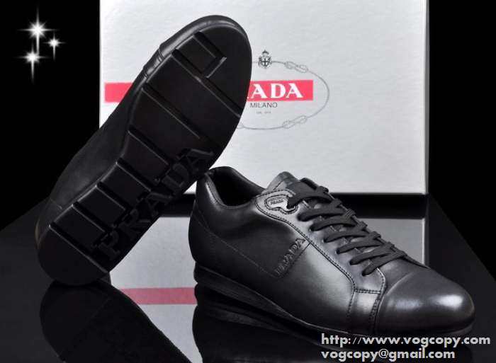 速く走れ　2015　PRADA プラダ  スニーカー 履き心地抜群